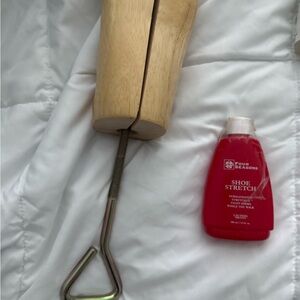Men's shoe stretcher and spray new